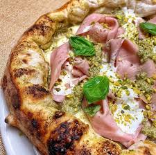Pizza pistachio mortadella